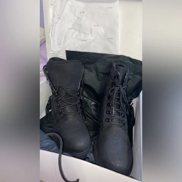 (SOLD)ALDO NWT BLACK WITH SILVER SPARKLE CUTE FOR FALL BOOTS - Picture 5 of 8